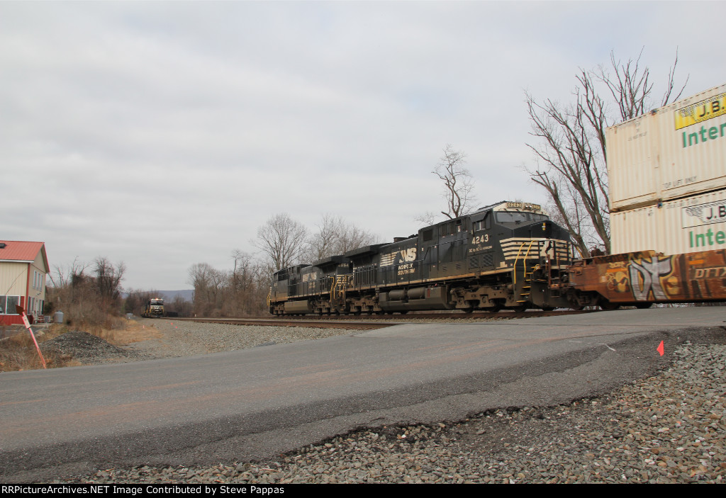 NS 4554 and 4243 lead train 25P west